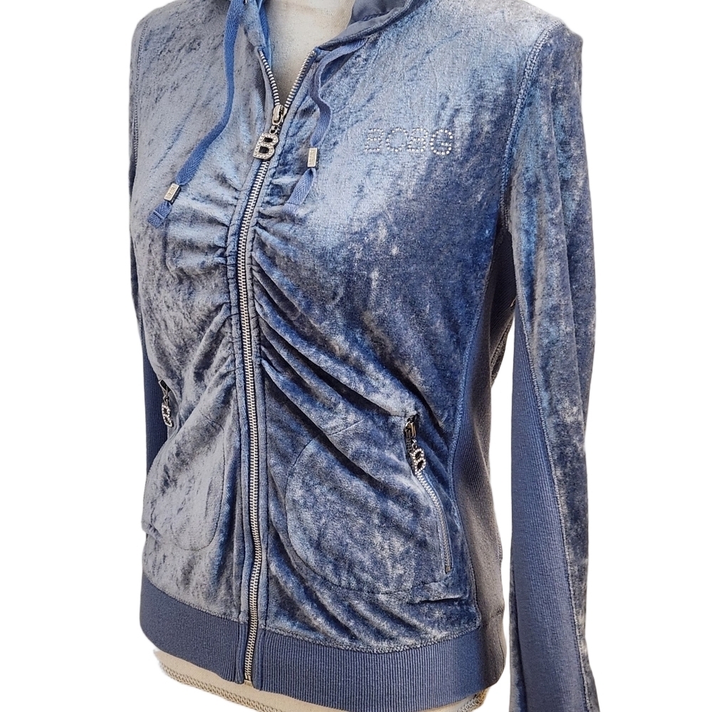 The cutest bcbg zip up sweater😍